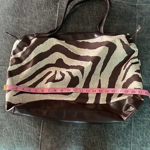 Brown Zebra Tote 🦓 - Picture 10 of 12